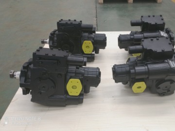 Piston pumps for rice harvester